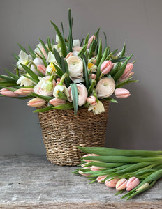 MOTHERING SUNDAY SAT PRETTY