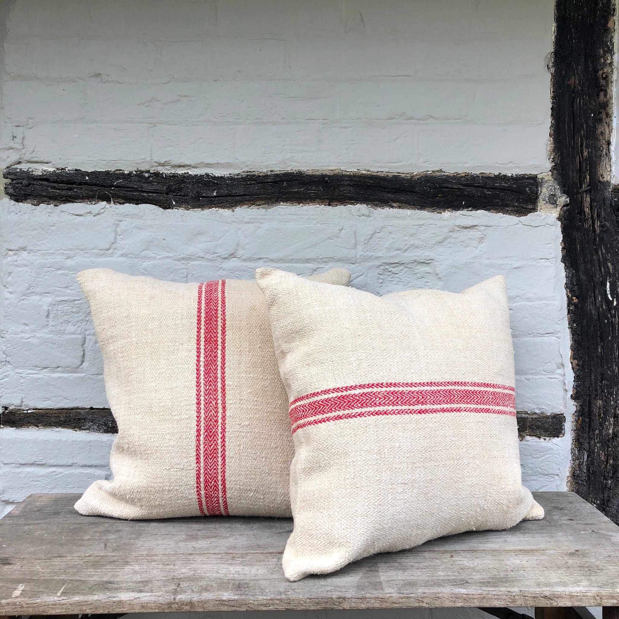 VINTAGE SQUARE CUSHION